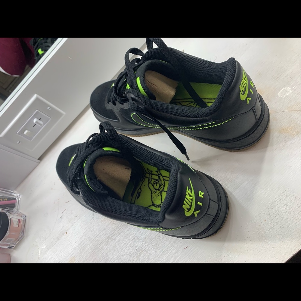 Shoes - Picture 3 of 3